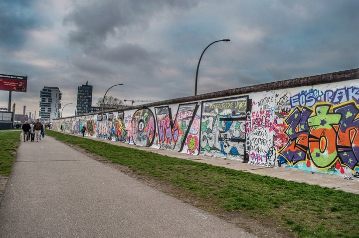 Хрущев не хотел строить Берлинскую стену