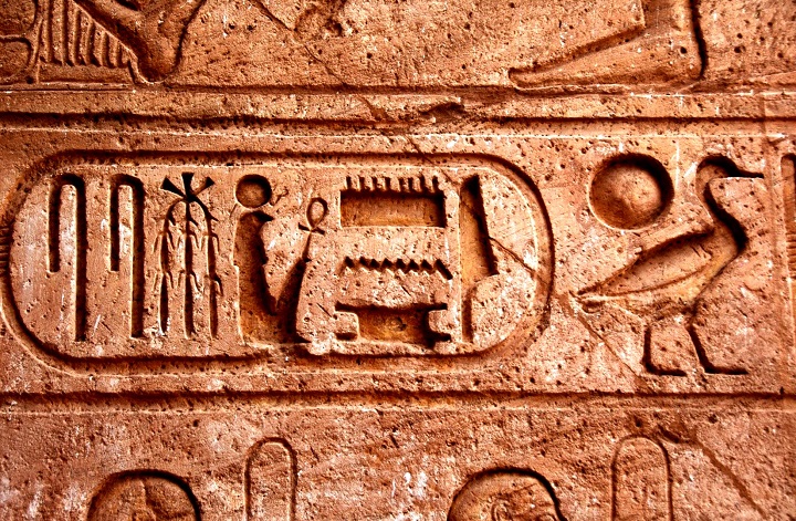 Кто первым прочитал египетские иероглифы
